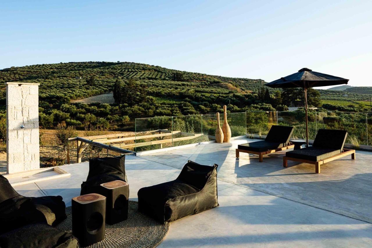 Villa Mantilari Wine Estate 7 Apartments 2 Private Pools 1 Heated Tennis Court Fitness Center Archanes Exterior photo