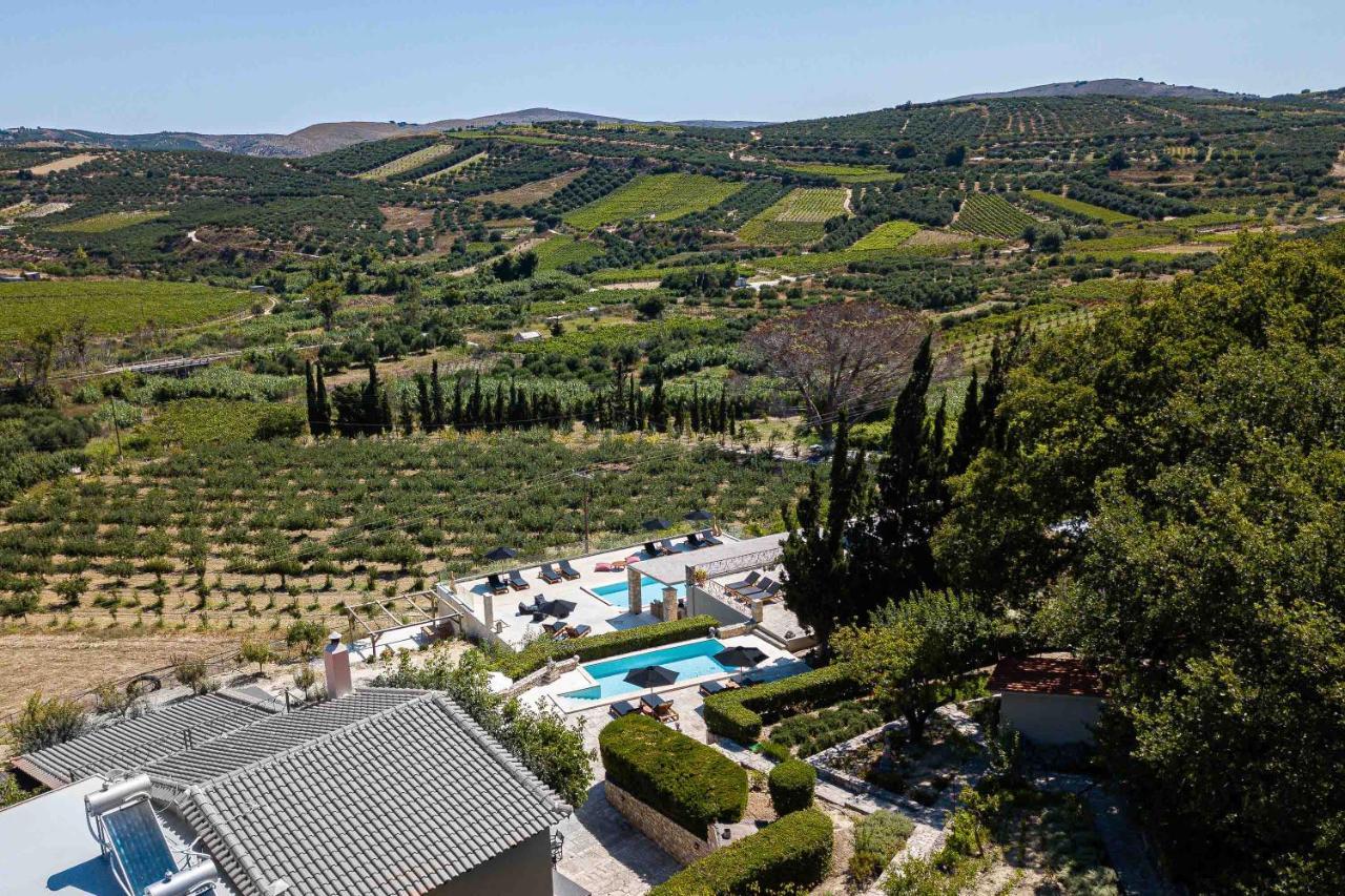 Villa Mantilari Wine Estate 7 Apartments 2 Private Pools 1 Heated Tennis Court Fitness Center Archanes Exterior photo
