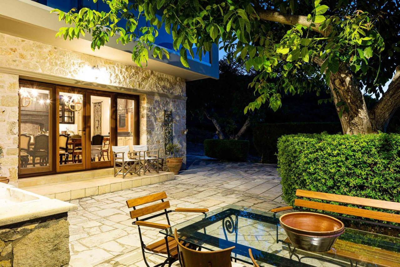 Villa Mantilari Wine Estate 7 Apartments 2 Private Pools 1 Heated Tennis Court Fitness Center Archanes Exterior photo
