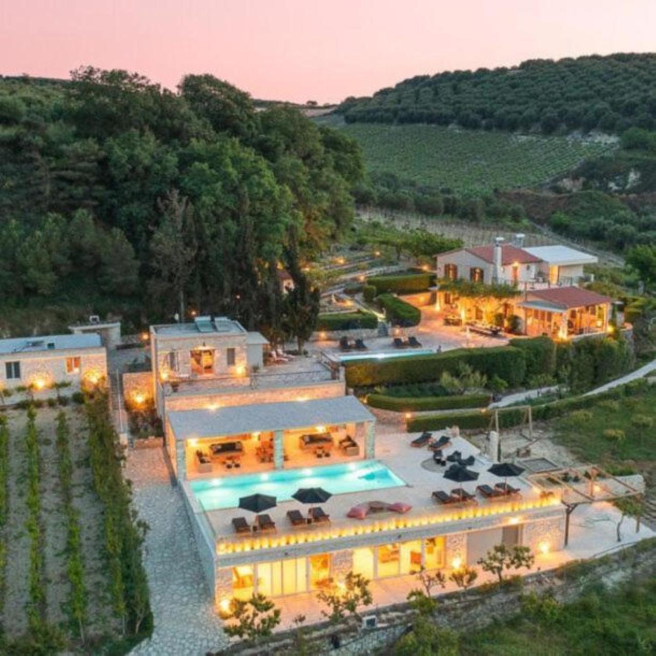 Villa Mantilari Wine Estate 7 Apartments 2 Private Pools 1 Heated Tennis Court Fitness Center Archanes Exterior photo